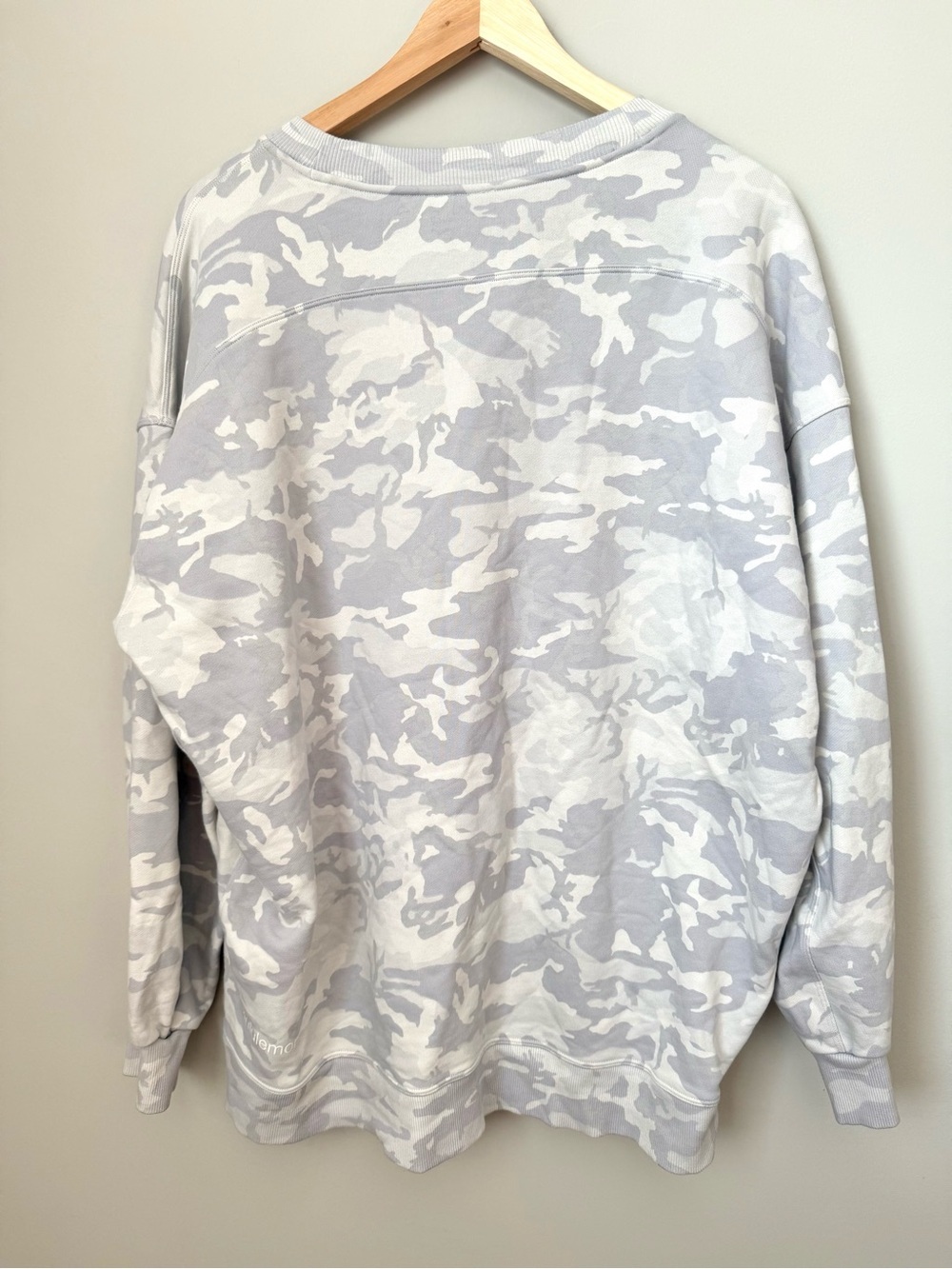 Lululemon Perfectly Oversized Crewneck Sweatshirt Gray Camo Size 10/Large - Picture 4 of 4
